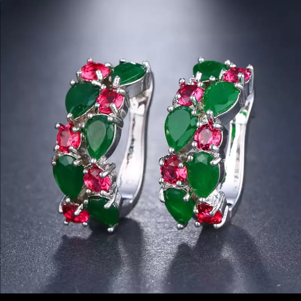 New Women’s 925 Silver Round  Hearts CZ Earrings - Picture 2 of 2